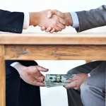 Чеки, мошенничество, VIP-кредиты казино: так выглядит схема, которую расследуют США и в которой замешан
