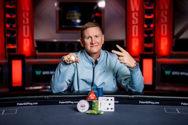 Год с водой из рюкзака: Безумная ставка Бена Лэмба - CodigoPoker