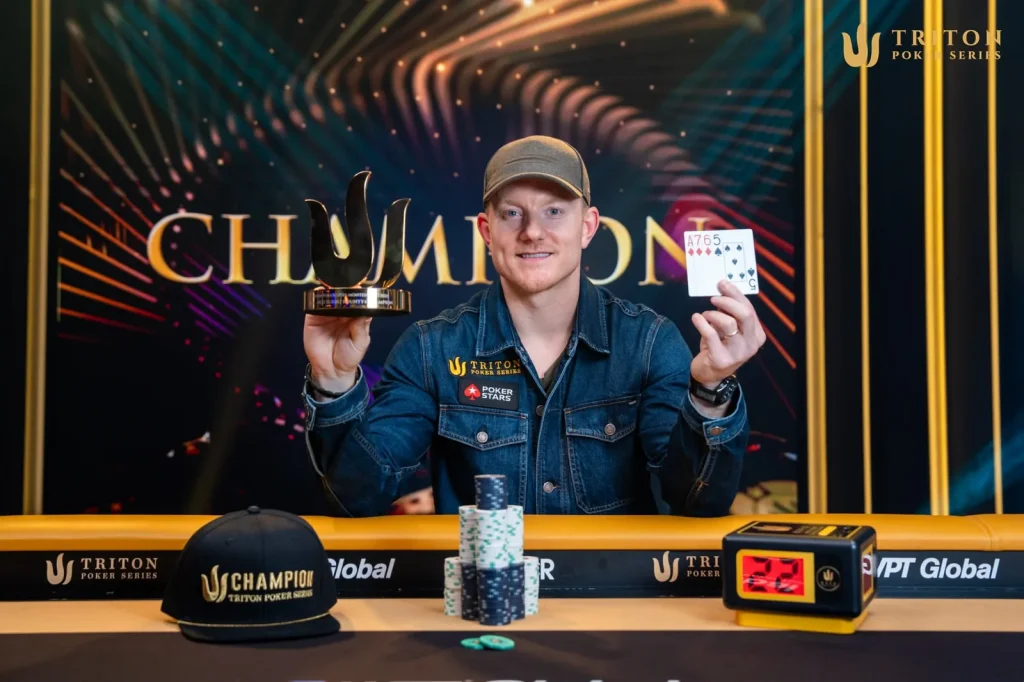 Jason Koon Com O Tridente De Ouro Da Triton
