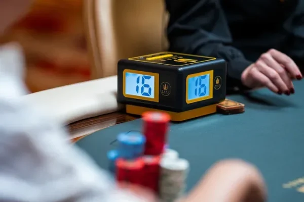 Triton совершает революцию в покере с новыми часами в шахматном стиле - CodigoPoker