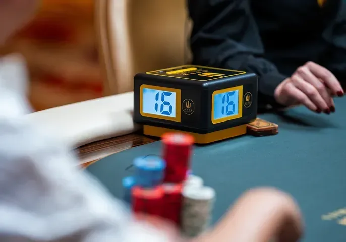 Triton revoluciona el poker con su nuevo reloj estilo ajedrez