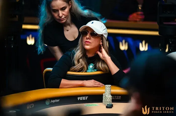 Kristen Foxen foldeó reyes en una mesa final de la Triton Poker Series y se arrepintió al instante