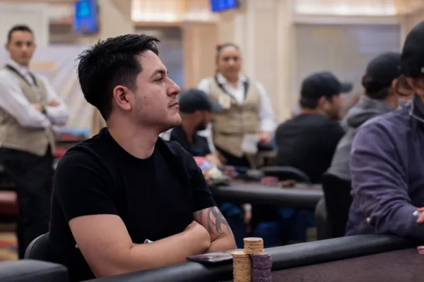 Rafael Martínez лидирует за финальным столом Main в Канкуне — CodigoPoker