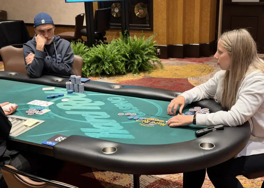 Mantel Heads Up Semionle