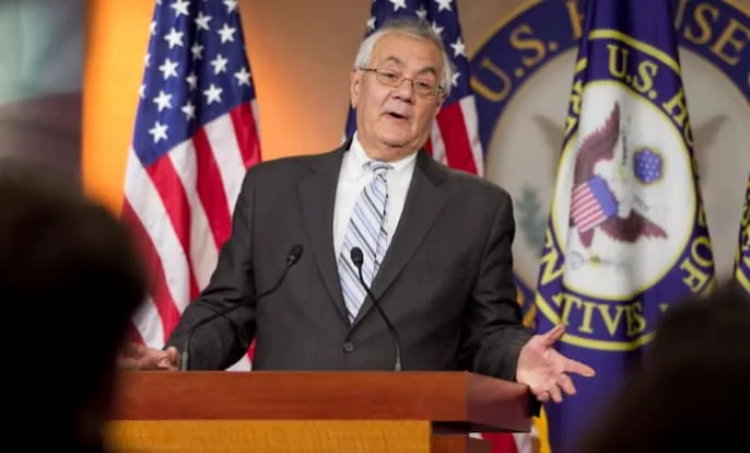 Falleció Barney Frank, pionero político en la defensa del poker online regulado