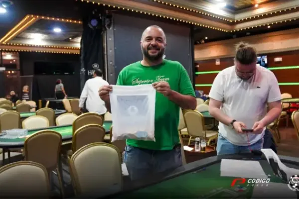 Steven Thompson был лучшим в День 1B Главного События - CodigoPoker