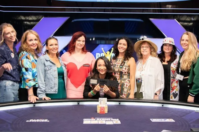 Mujeres En El Poker