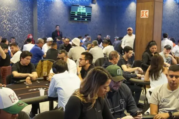 Весенняя серия покера: Опенер взлетает в свой первый день - CodigoPoker