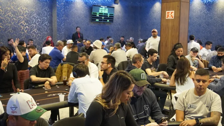 Весенняя серия покера: Опенер взлетает в свой первый день - CodigoPoker