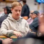 Невероятная ошибка Виктора Блома на WSOP: сбросил выигрышную руку и выбыл - CodigoPoker