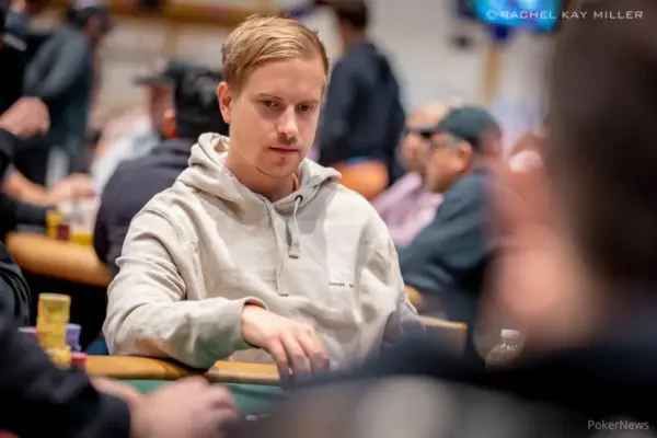 Невероятная ошибка Виктора Блома на WSOP: сбросил выигрышную руку и выбыл - CodigoPoker