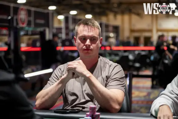 Stephen Hubbard лидирует среди финалистов, а Мантель выиграл в Событии #12 WSOP - CodigoPoker