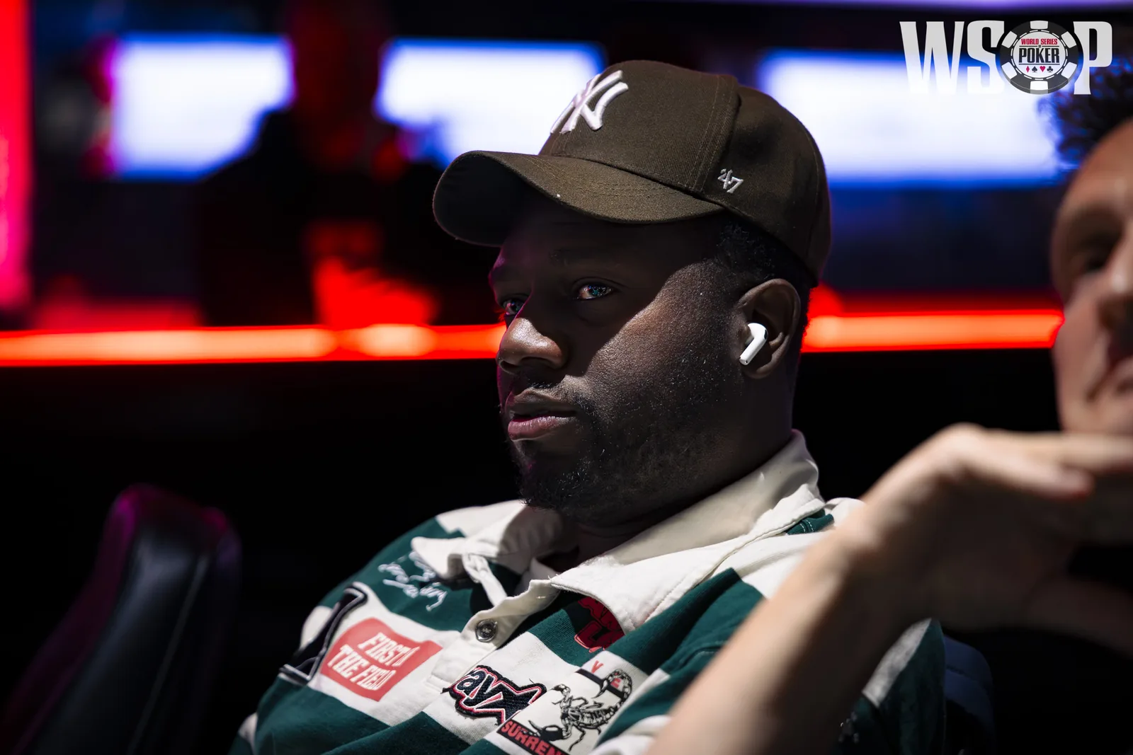 Крупье по ошибке раздал 4-карточный флоп на WSOP и вызвал болезненный бэд-бит - CodigoPoker