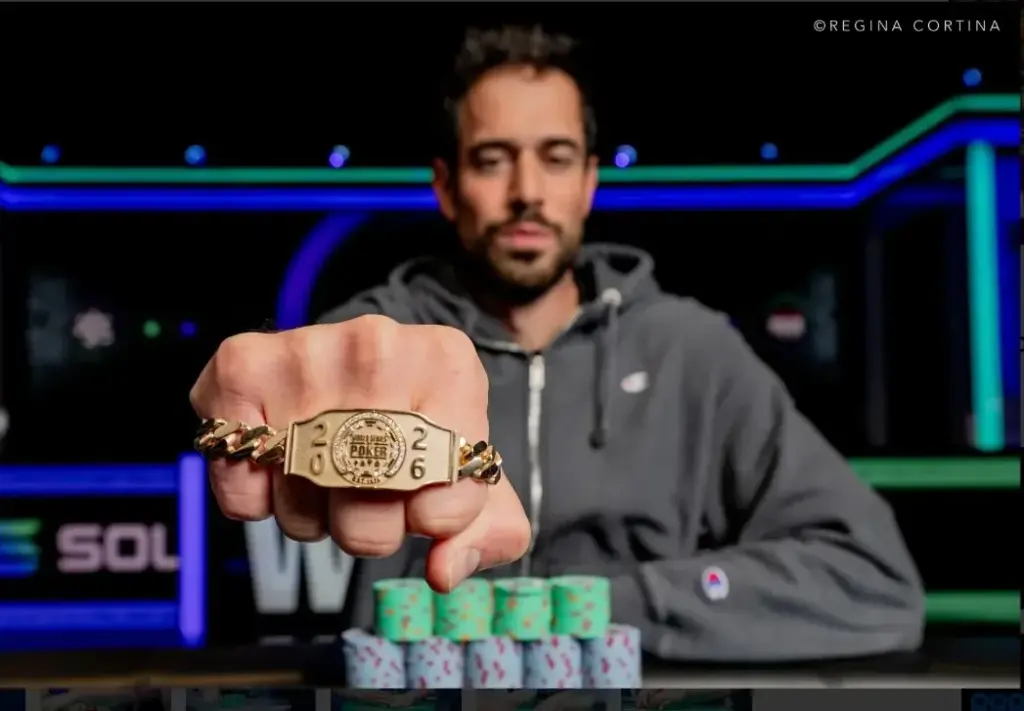 Nick Schulman Con Su Brazalete De La Wsop