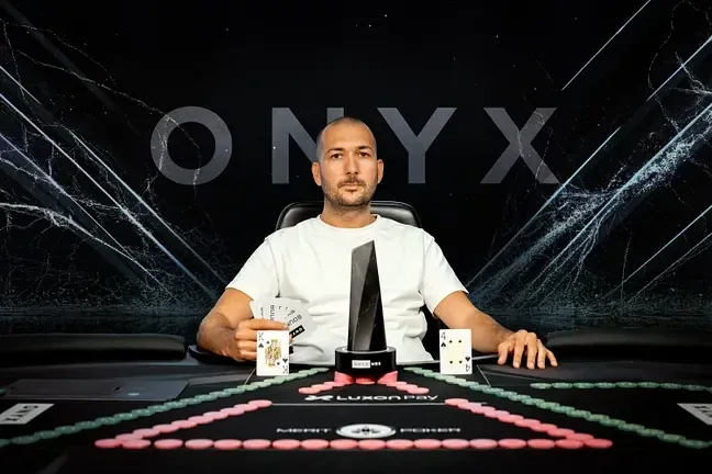 Фелипе Кетцер поднимается на подиум Onyx Mystery Bounty, который завоевал Борис Колев - CodigoPoker