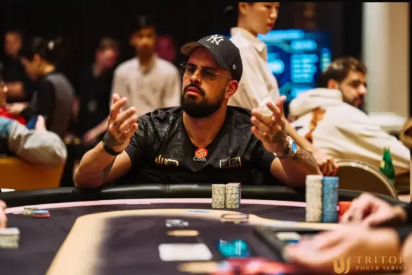 Papo MC Lococo и Phil Ivey пережили болезненные выбывания на 200K Triton, но выкупились и продолжают играть