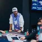Он попросил именно эту карту… и дилер удалил Негреану - CodigoPoker