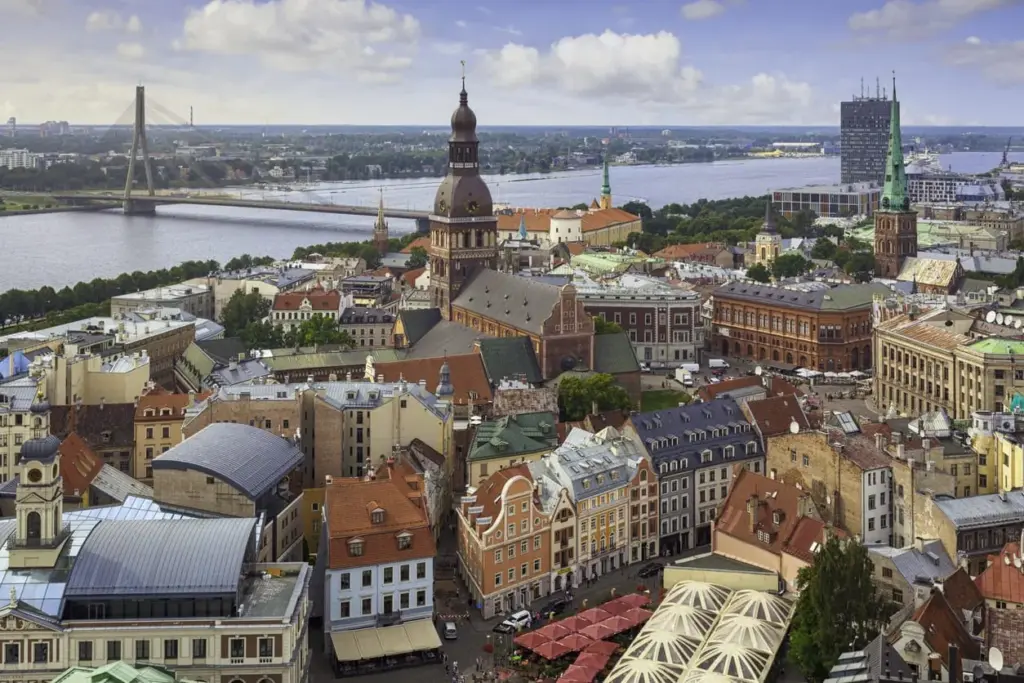 Riga vuelve a repartir cartas: un clásico del Báltico ideal para mezclar poker y viaje